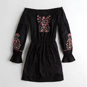 🖤 5/$25 SIZE M Hollister Dress | Embroidery Flowers